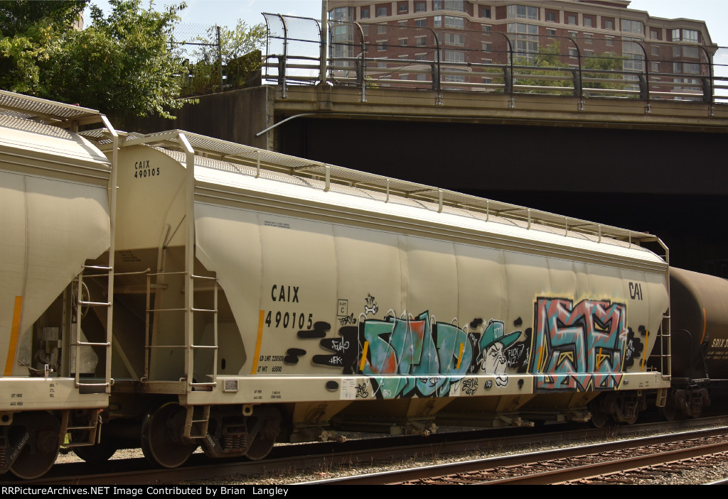 490105